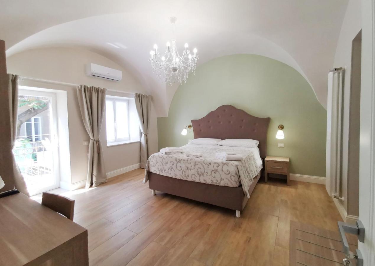 Opera Relais 85 Bed & Breakfast เมสซีนา ภายนอก รูปภาพ