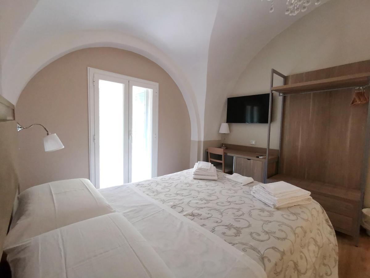 Opera Relais 85 Bed & Breakfast เมสซีนา ภายนอก รูปภาพ